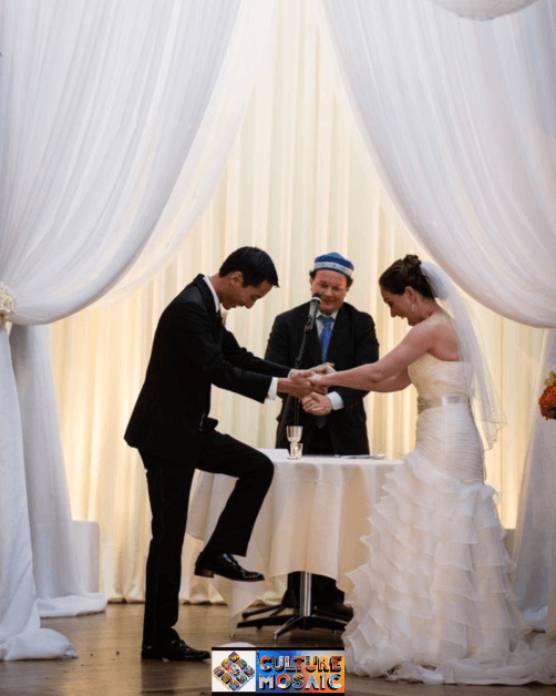 Best Wedding Traditions Worldwide: Breaking the Glass — Jewish Tradition